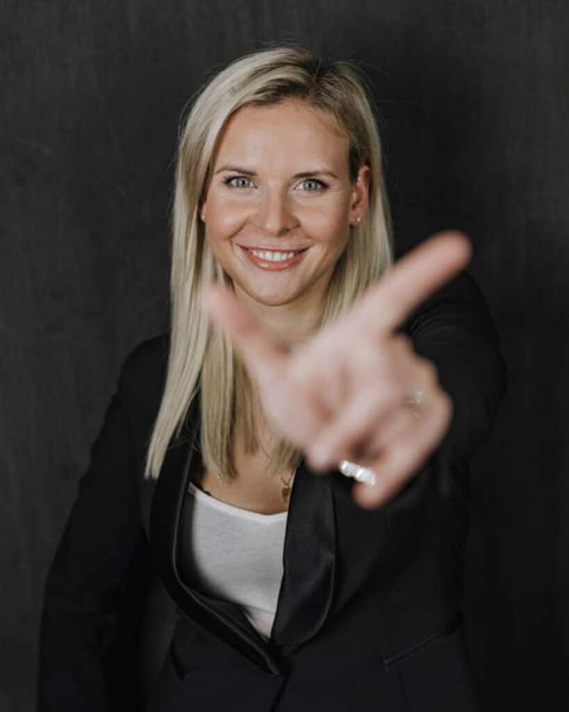 Dr. Johanna Herzog mit den Referenten bei einer Fortbildung für Zahnärzte
