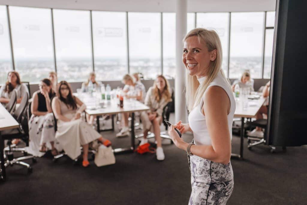 Zahnärztinnen beim Workshop Zahnmedizin: Karriere Zahnärztin und Zahnarzt, Praxismanagement und Praxiserfolg